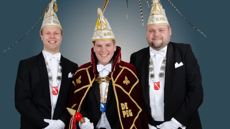 Prins Peter II uitgekomen met adjudanten Bart en Roy in Lottum