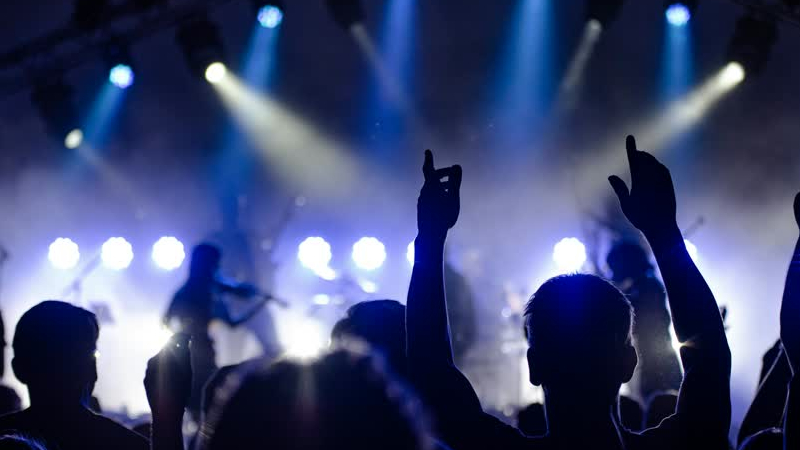 Carnaval, receptie, repaircafe en de worstenactie