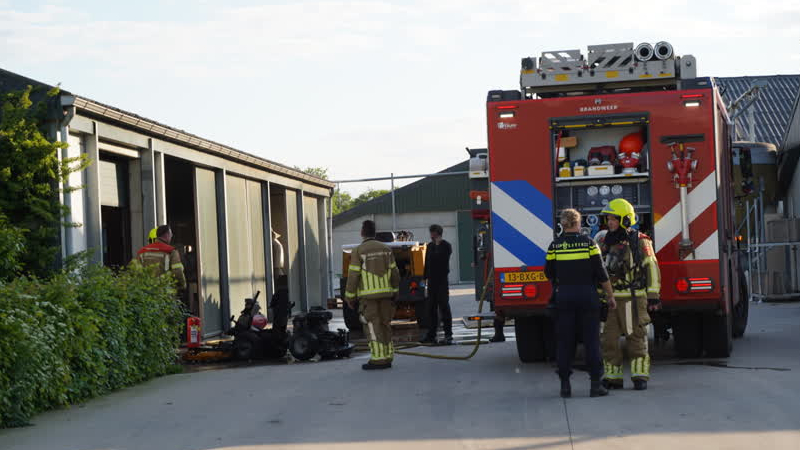 Brand verwoest zitmaaier in Tienray