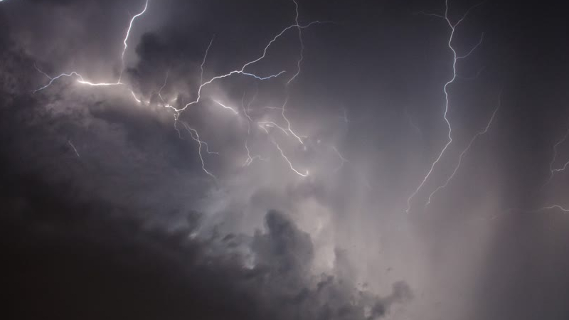 Onstuimig weer op komst: regen, harde wind en onweer