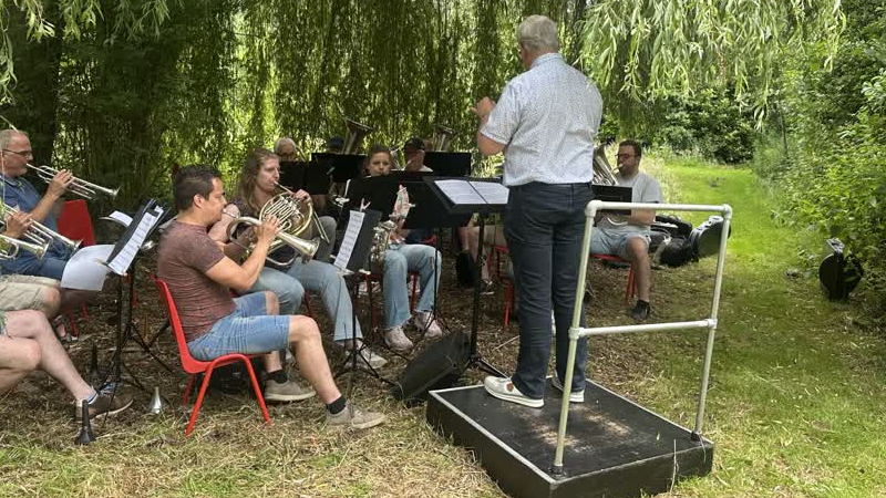 Fietsend door Klank en Cultuur: Melderslo viert 100 jaar muziekvereniging