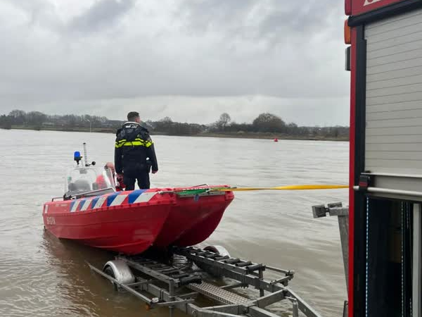 Grote tak aangezien voor drenkeling in de Maas bij Lottum