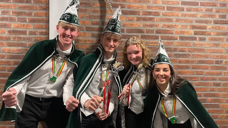 Jeugdpreens Devy I en jeugdprinses Femke II bij de Vlaskopjeugd