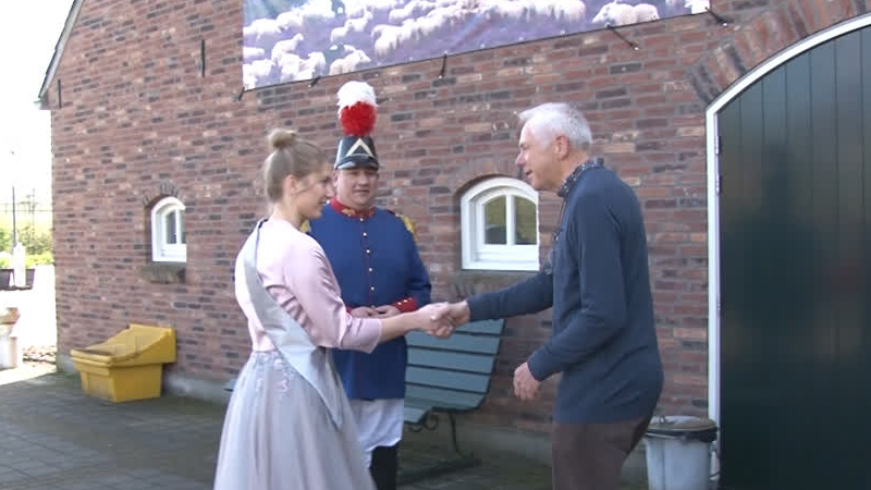 Aspergekoningin bezoekt Openluchtmuseum De Locht