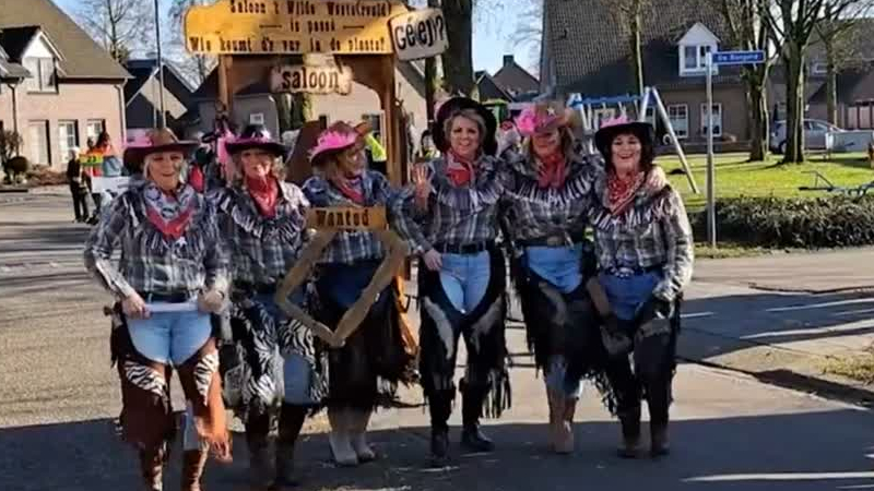 Mooie optocht onder voorjaarszonnetje in Melderslo