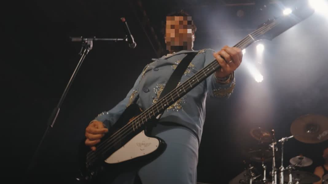 Bassist De Heideroosjes in cel vanwege kinderpornozaak, stopt als bassist van de band