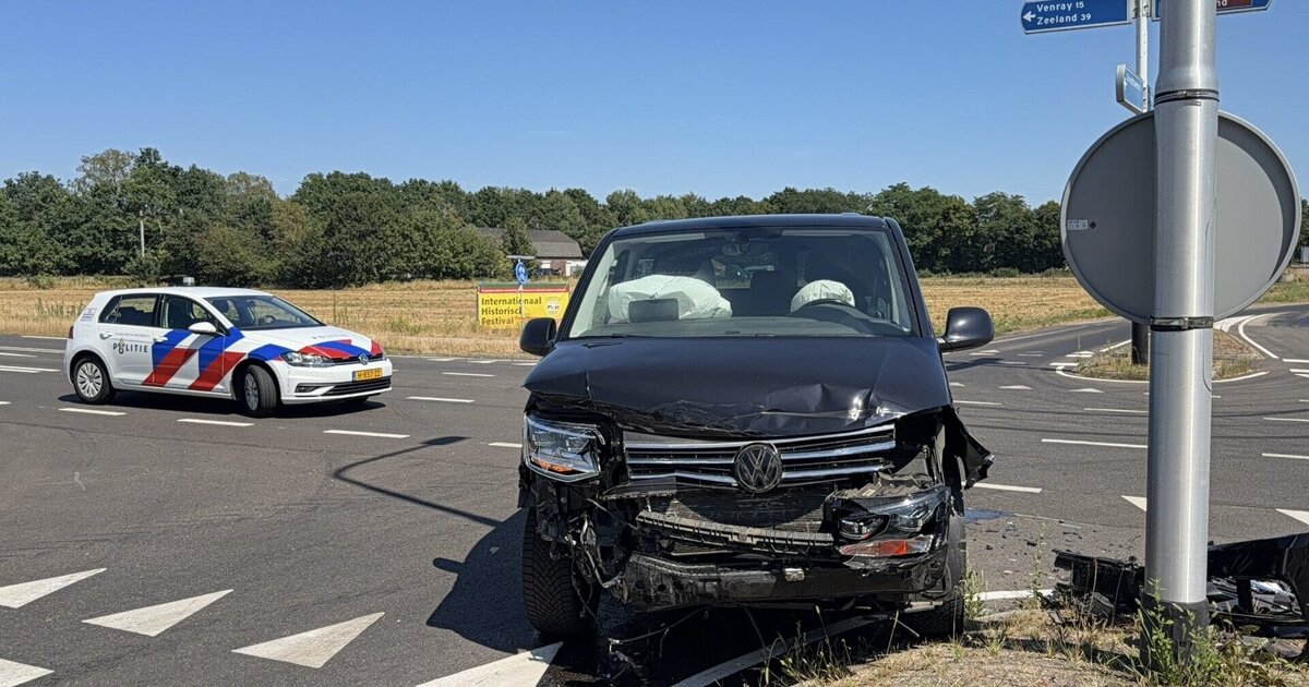 Kind zwaargewond na ongeval tussen bestelbus en auto in America