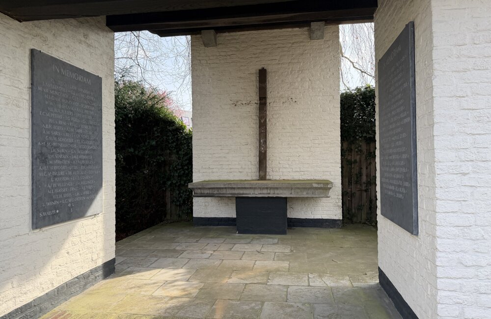 Vernield oorlogskruis.jpeg