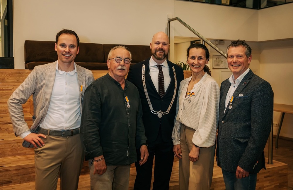 Raadsleden lintje.JPG