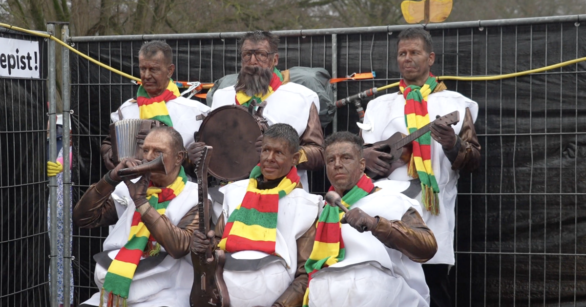 Terugkijken: kleurrijke maar natte optocht in America