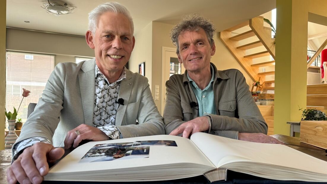 Sjoerd van den Dam en Will van den Beuken vieren dit jaar hun zilveren huwelijk.jpg