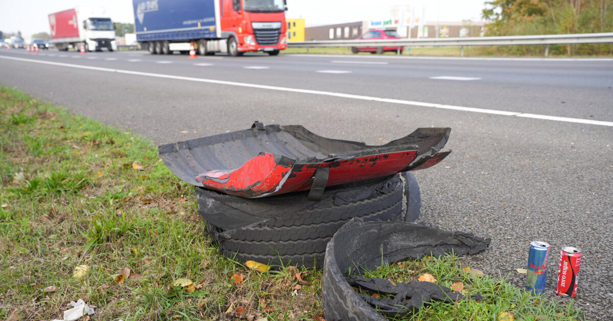 Vrachtwagen met klapband zorgt voor file op A73