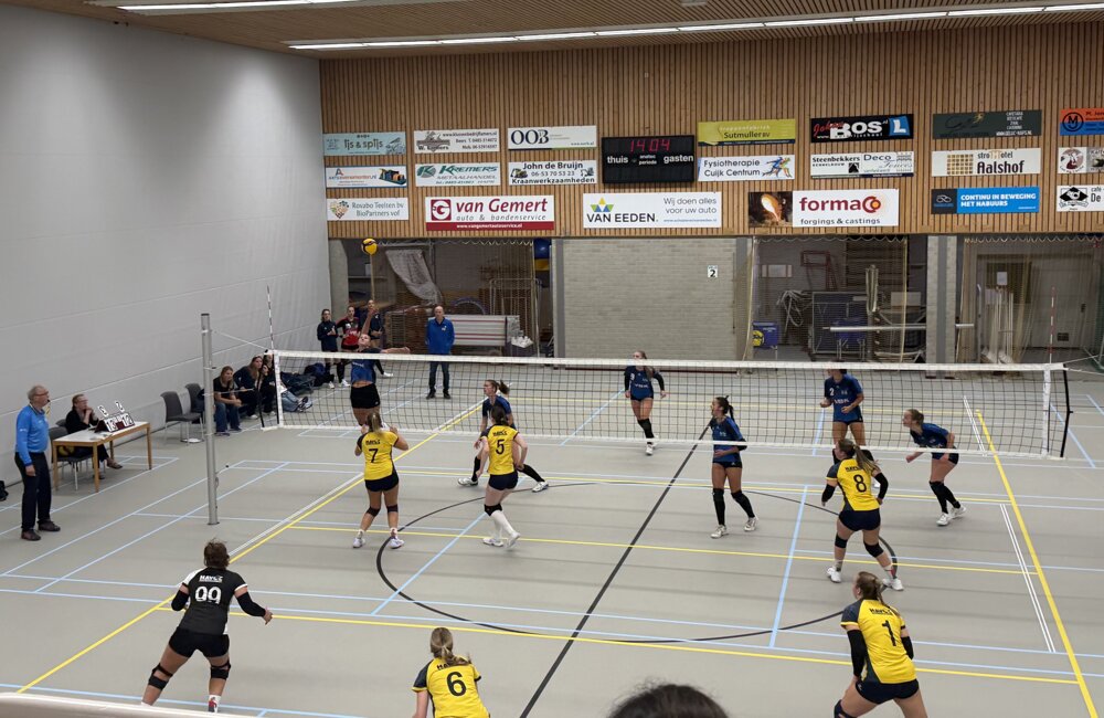 set up wint eerste competitiewedstrijd