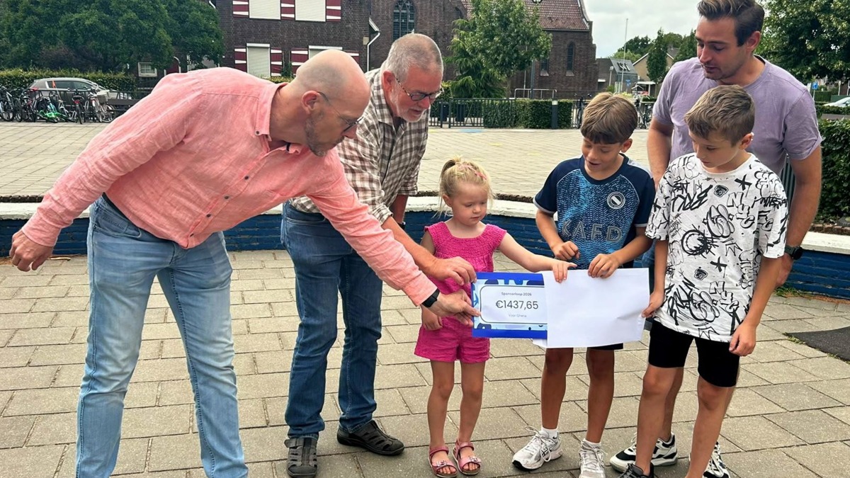 Onthulling Check Kroevert voor put in Ghana-