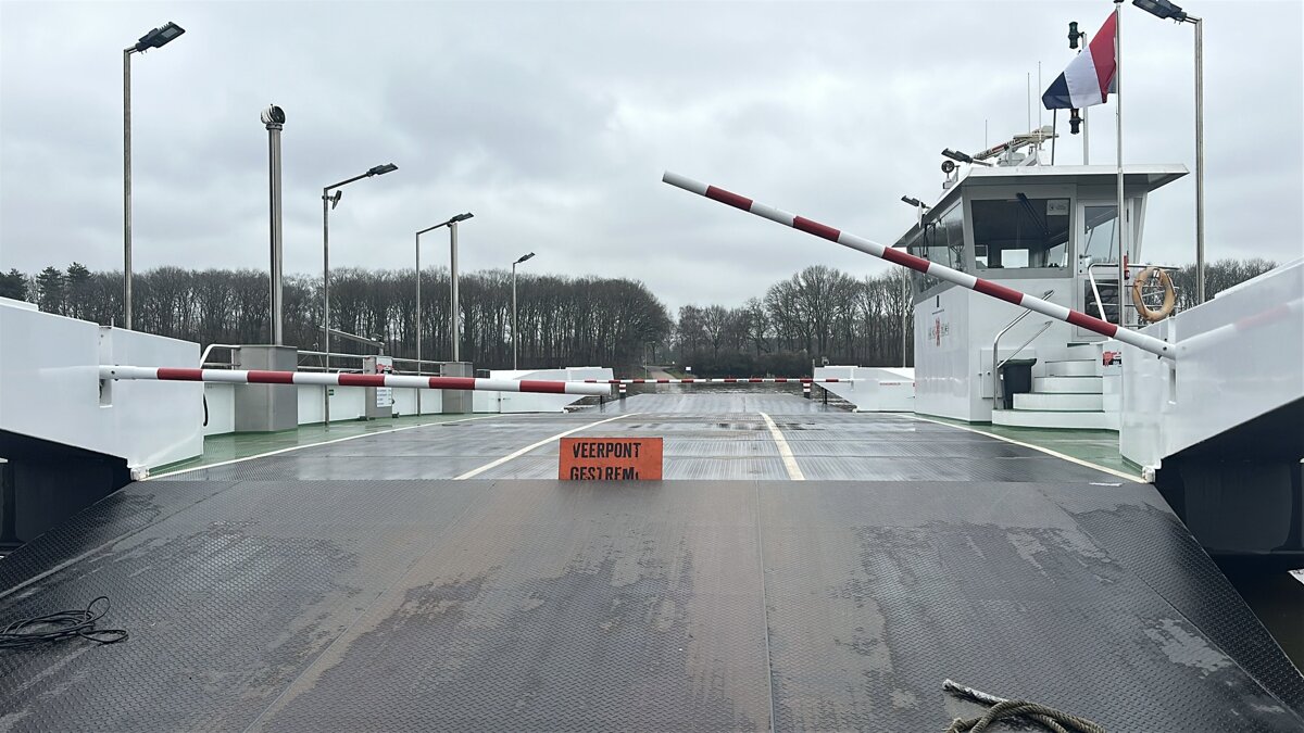 Edward-media, veerpont