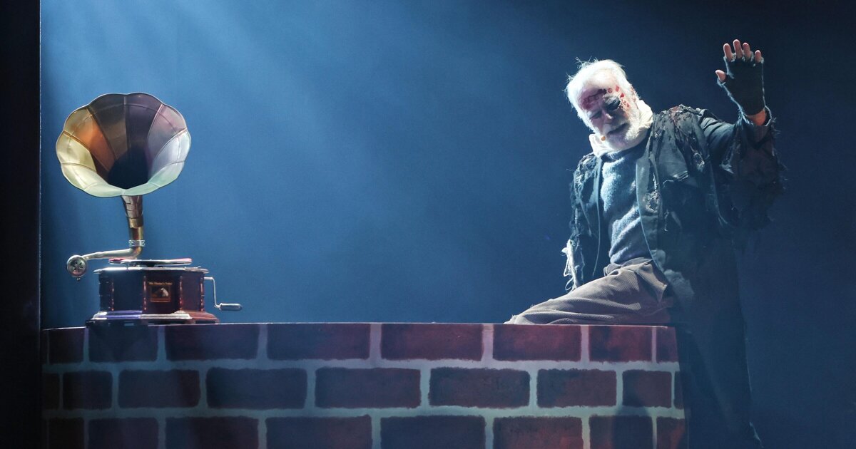 Voorstelling Terug naar Rowwen 'Christiaan' Hèze te zien op TV