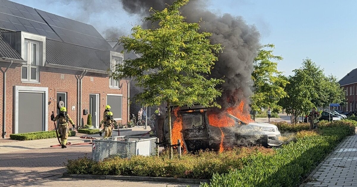 Auto brandt volledig uit in America