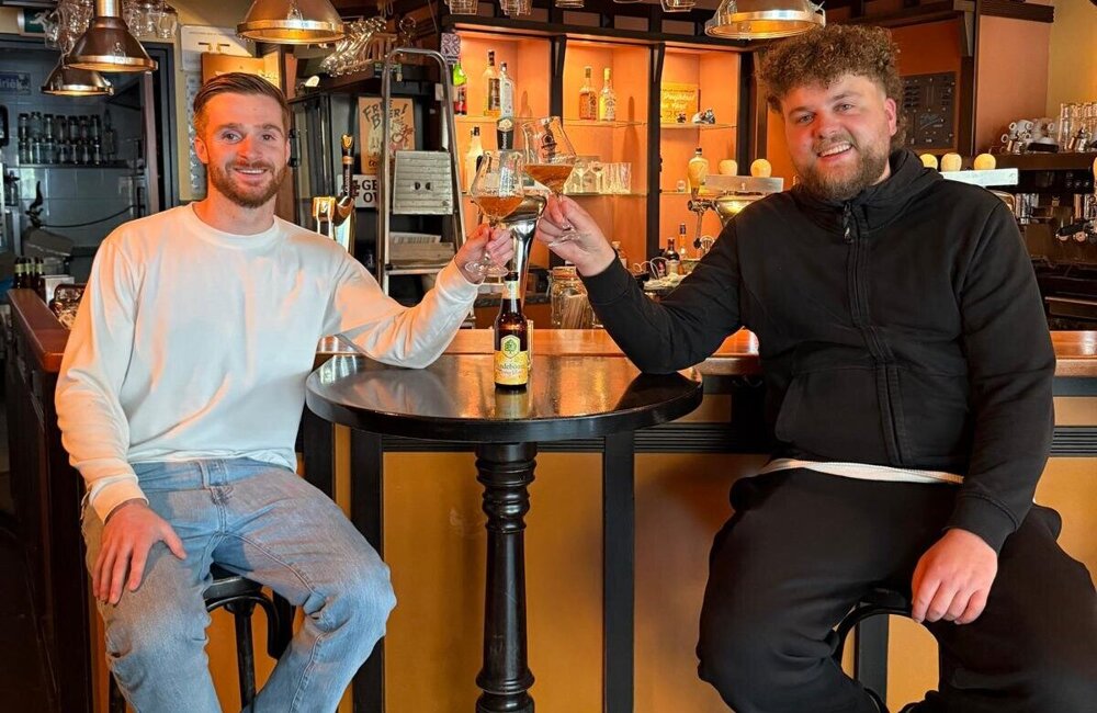 menno en bas proeflokaal.jpeg