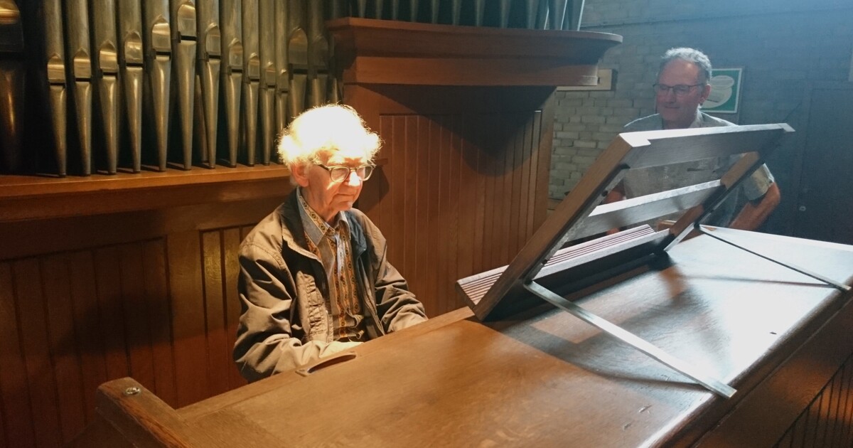 Martin (92) na 70 jaar terug achter het orgel in Tienray