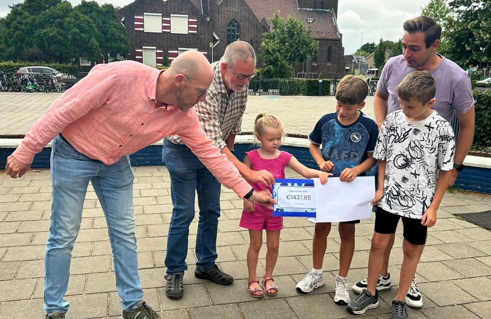 Onthulling Check Kroevert voor put in Ghana-