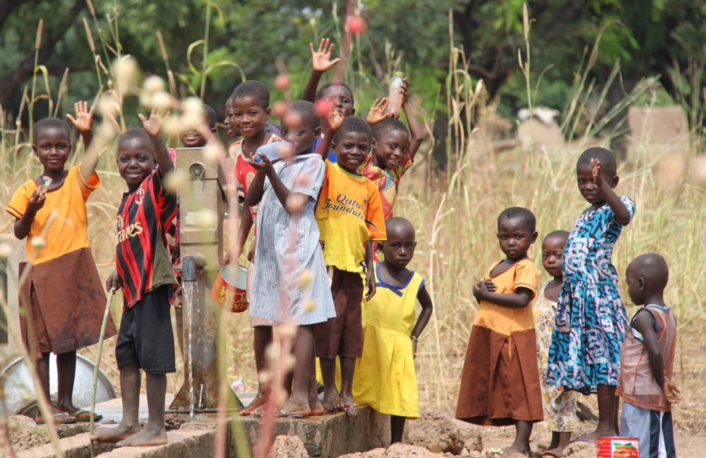 Kinderen bij put.JPG