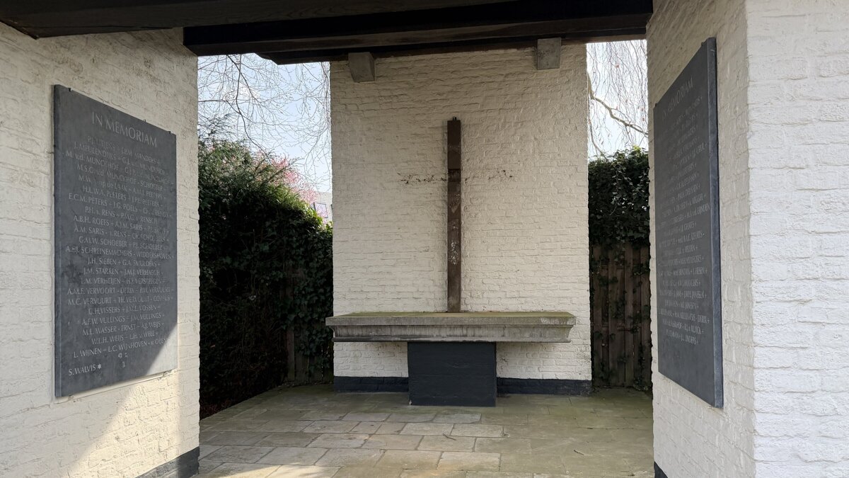 Vernield oorlogskruis.jpeg