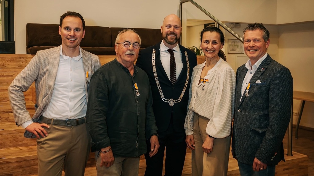 Raadsleden lintje.JPG