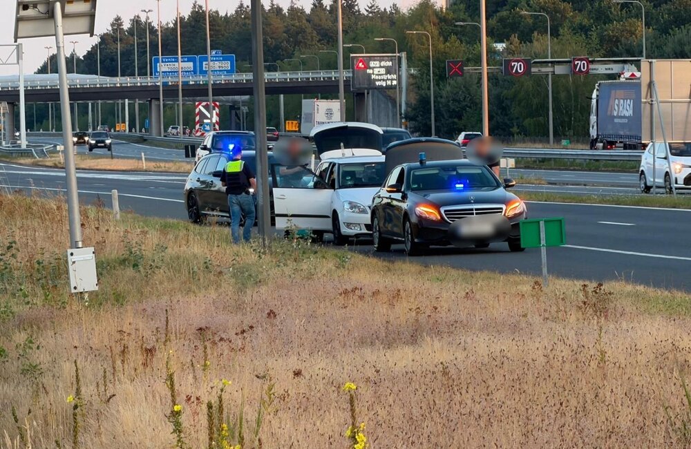 aanhouding a73