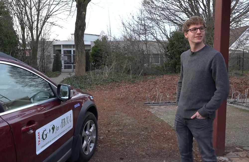 met de auto naar afrika.png