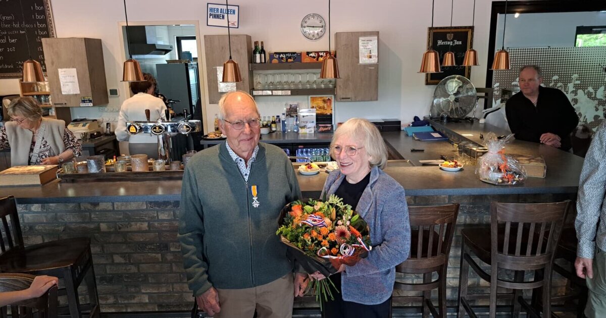 Peter Roeven uit Grubbenvorst ontvangt lintje tijdens Lintjesregen