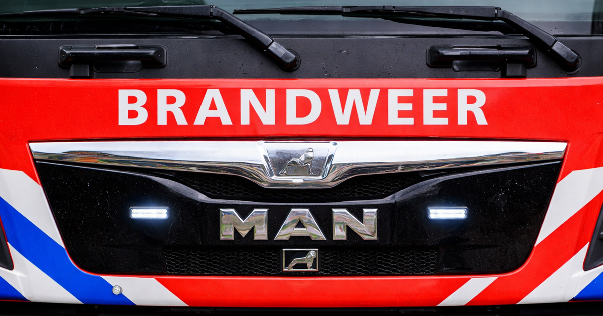 Heg in brand in Lottum: buurtbewoonster blust eerste vlammen