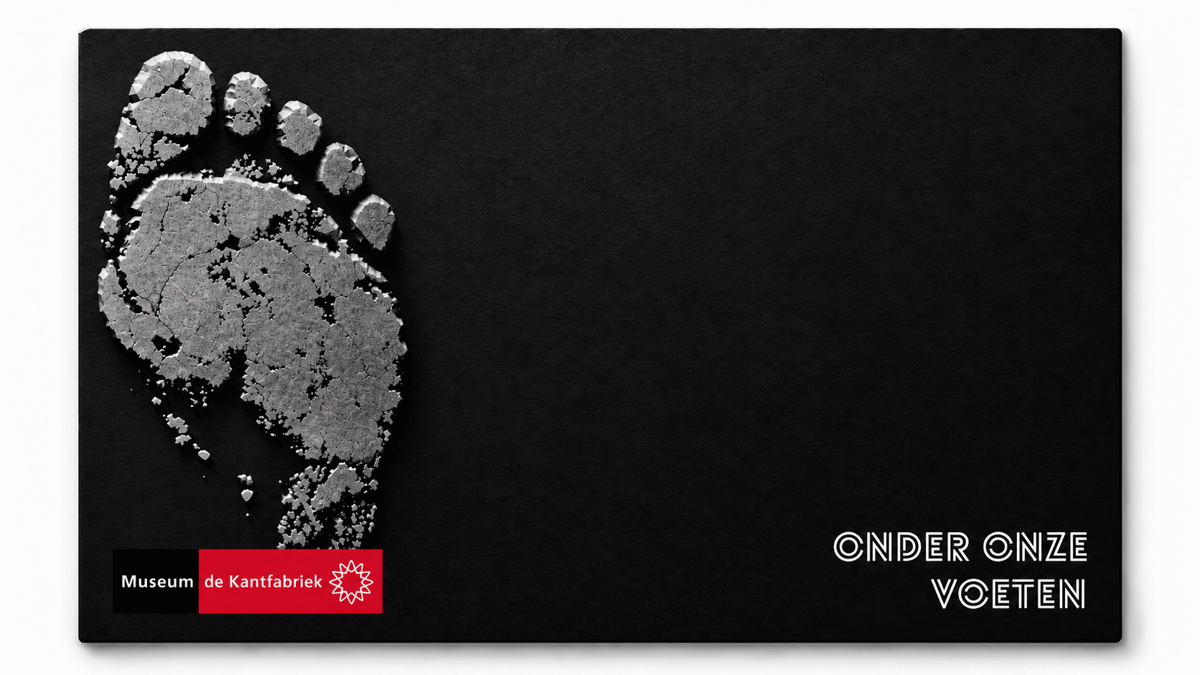 Onder Onze Voeten template museum card